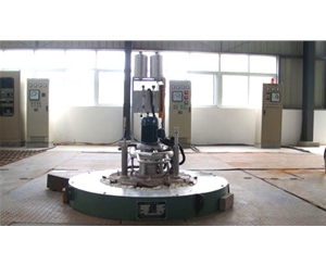 Well type carburizing furnace